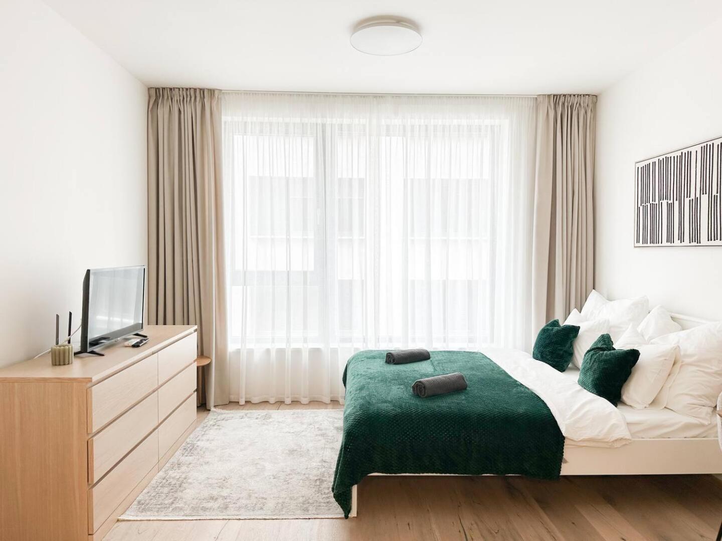 Real Living By Refa Karlin 406 Prague
